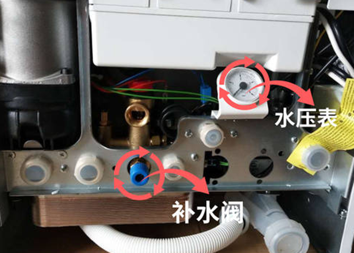 壁挂炉水压表和补水阀展示